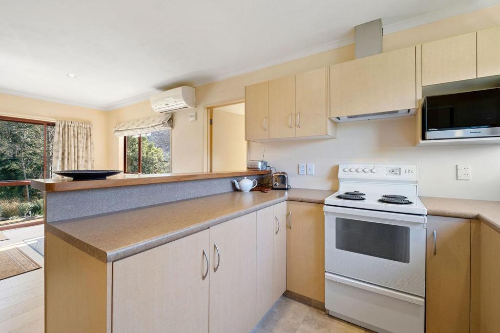 Korimako Ridge - Lake Hawea Holiday Home Esterno foto
